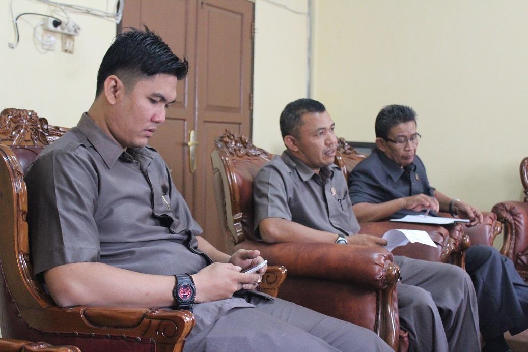 rapat 1