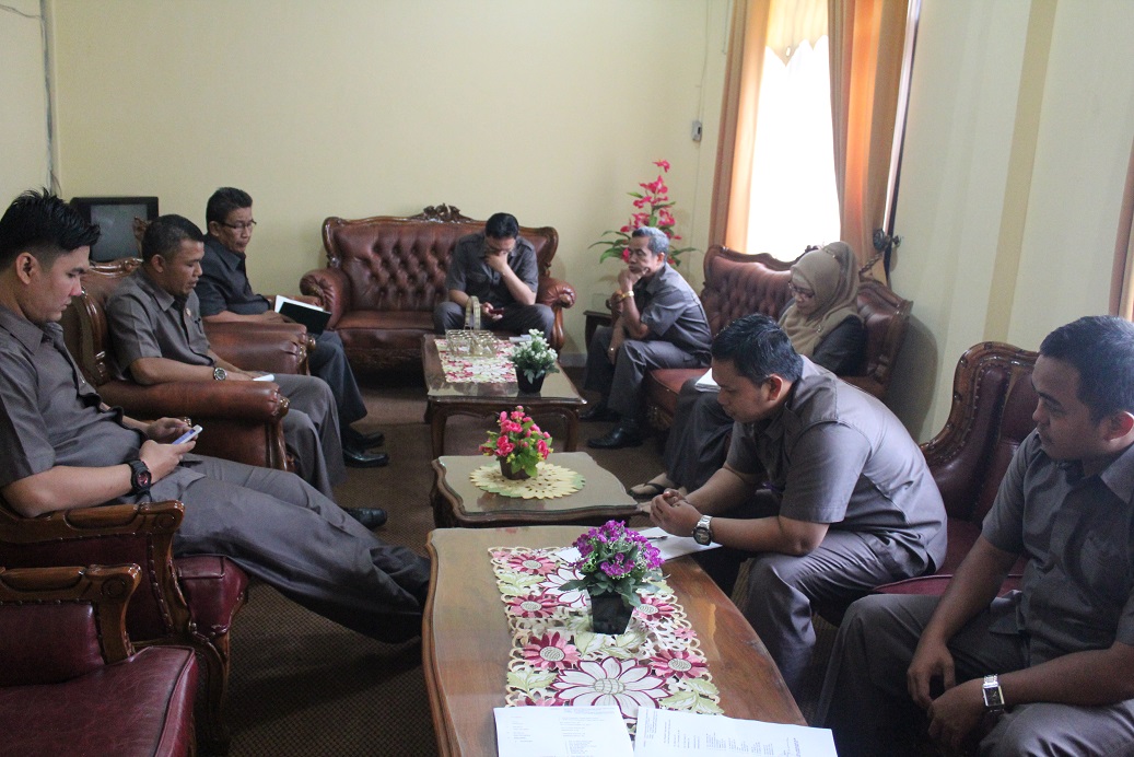 rapat 2