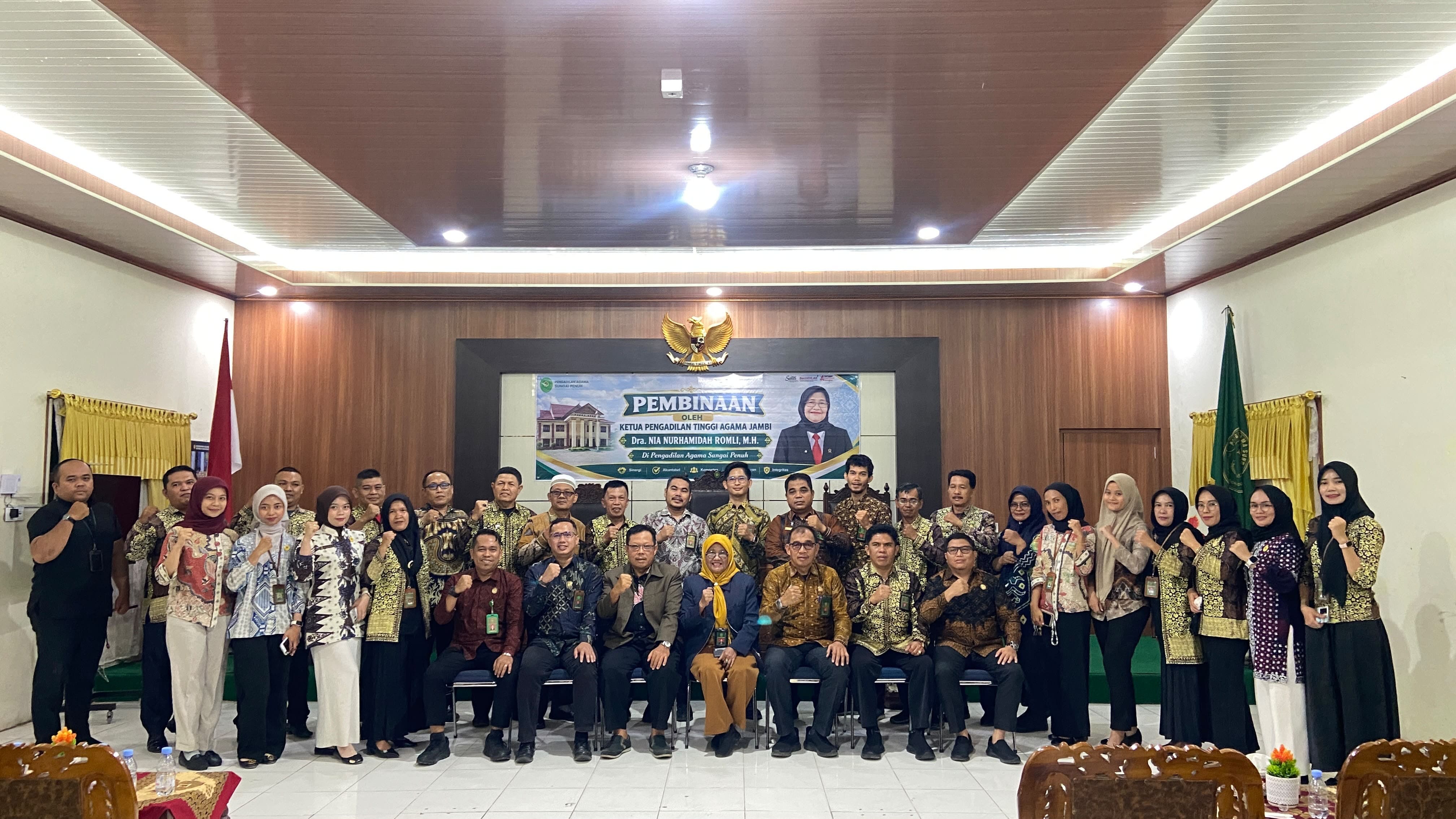Ketua PTA Jambi Bersama Hakim Tinggi dan Sekretaris Laksanakan Pembinaan di Pengadilan Agama Sungai Penuh