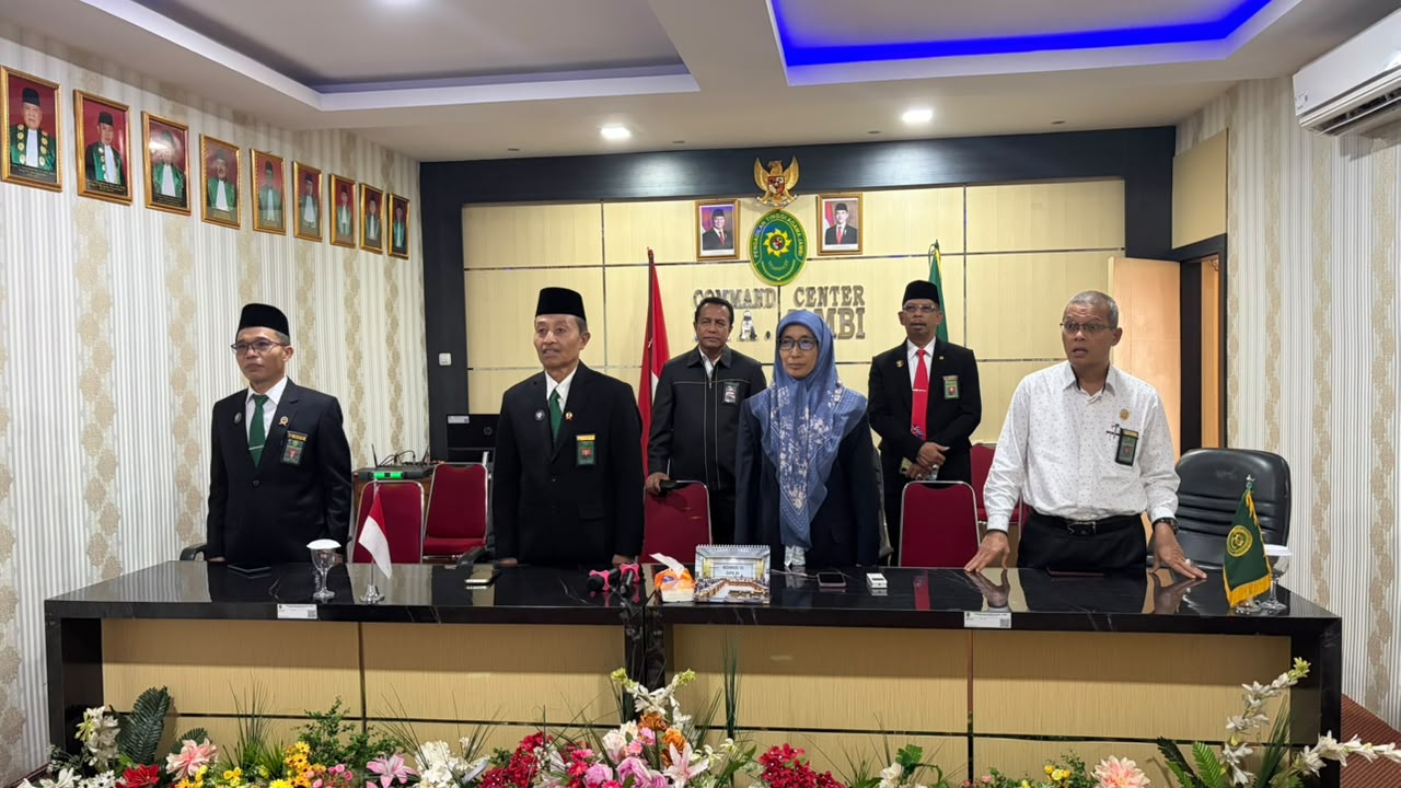 Wakil Ketua Pengadilan Tinggi Agama Jambi didampingi Hakim Tinggi Hadiri Wisuda Purna Bakti Ketua PTA Kendari Secara Daring