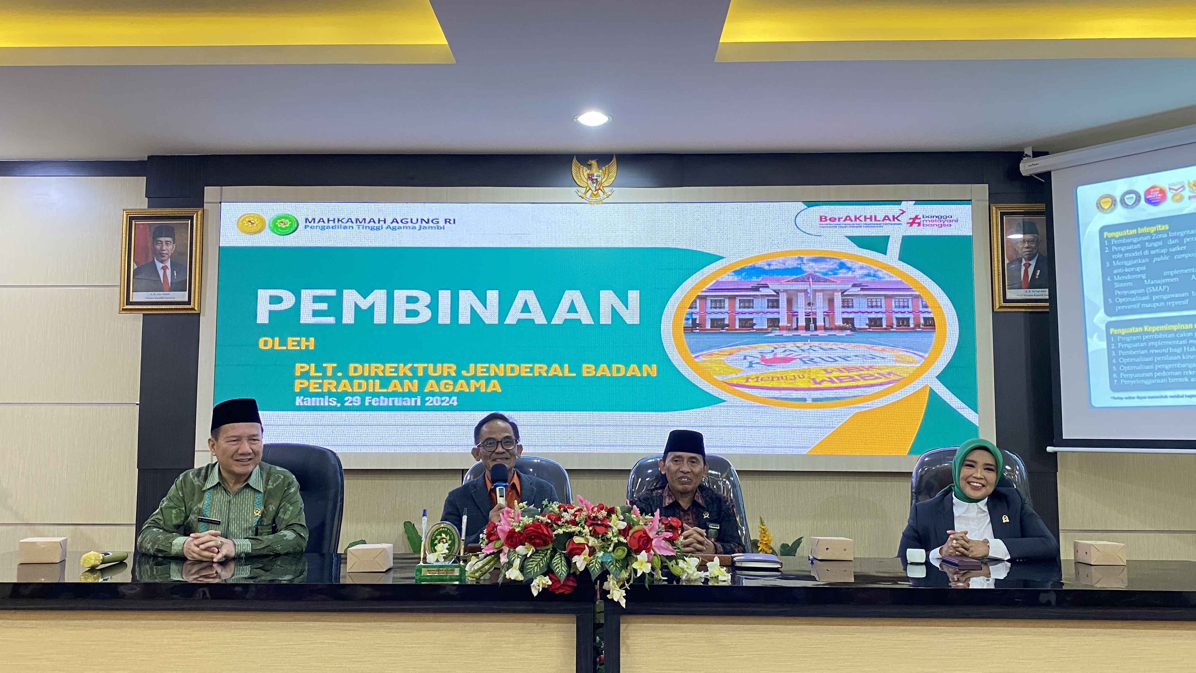 Sesditjen Badilag MA RI Berikan Pembinaan di PTA Jambi